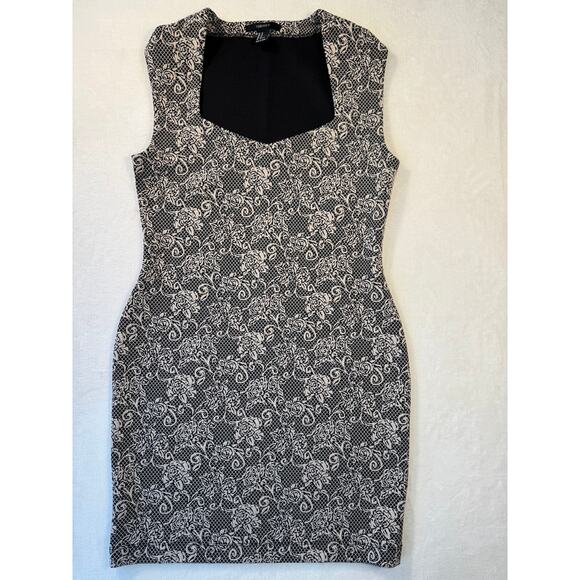 Forever 21 Black and White Body Con Dress Rose Print Sweatheart Neckline M - Picture 6 of 12